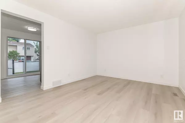 Edmonton, AB T5A 2S3,344 HERMITAGE RD NW