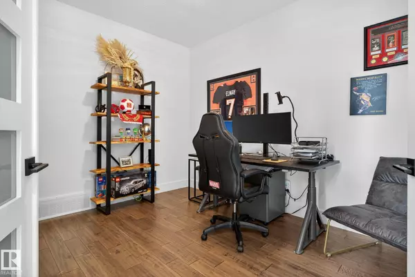Edmonton, AB T5S 0M5,1750 TANAGER CL NW
