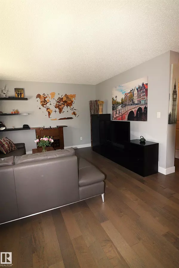 Edmonton, AB T6T 1A5,#23 2922 Maple Way NW