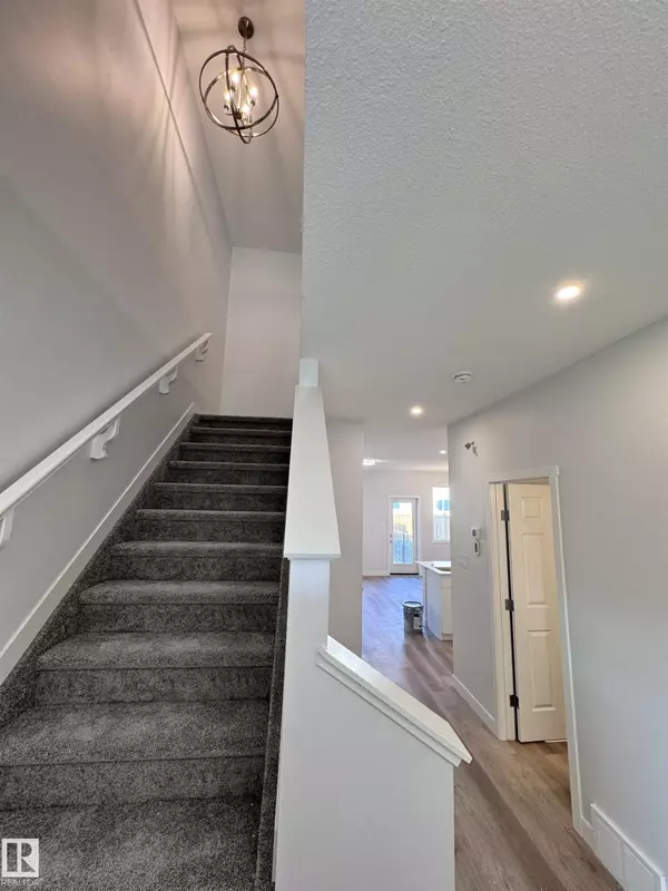 Edmonton, AB T6M 3C8,2013 209A ST NW