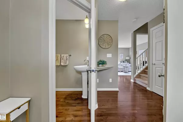 Edmonton, AB T6W 0R7,1319 CUNNINGHAM DR SW