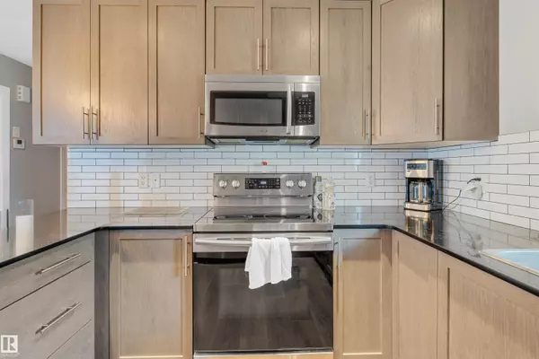 Edmonton, AB T5T 7H7,8616 221 ST NW