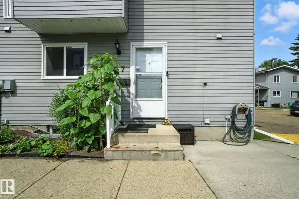 Edmonton, AB T6L 4K1,#7 1415 62 ST NW