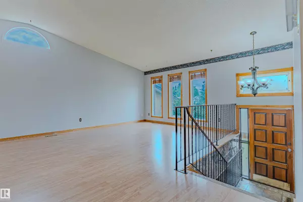 Edmonton, AB T6L 2M6,1353 39 ST NW