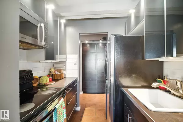 Edmonton, AB T5K 2L1,#306 9918 101 ST NW