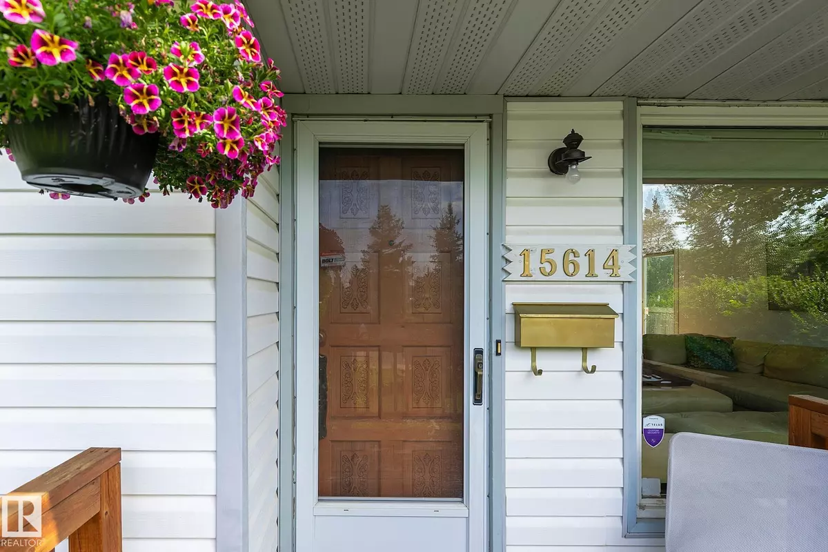 Edmonton, AB T5R 3P4,15614 81 AV NW