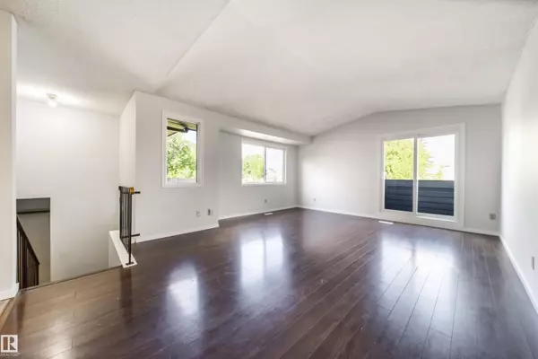 Edmonton, AB T6K 3R3,1564 69 ST NW
