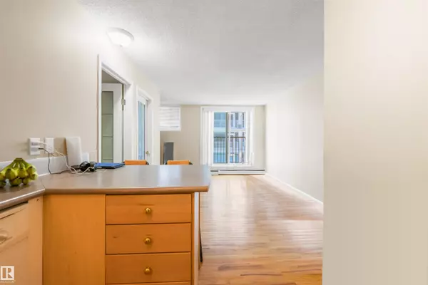 Edmonton, AB T5K 1B7,#1002 9730 106 ST NW