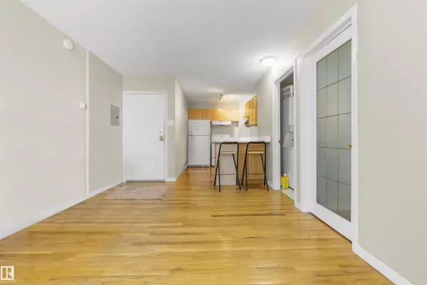 Edmonton, AB T5K 1B7,#1002 9730 106 ST NW