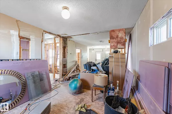 Edmonton, AB T5E 5H1,12717 116 ST NW