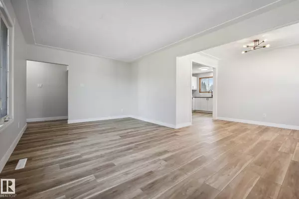 Edmonton, AB T6B 1A4,6007 95 AV NW