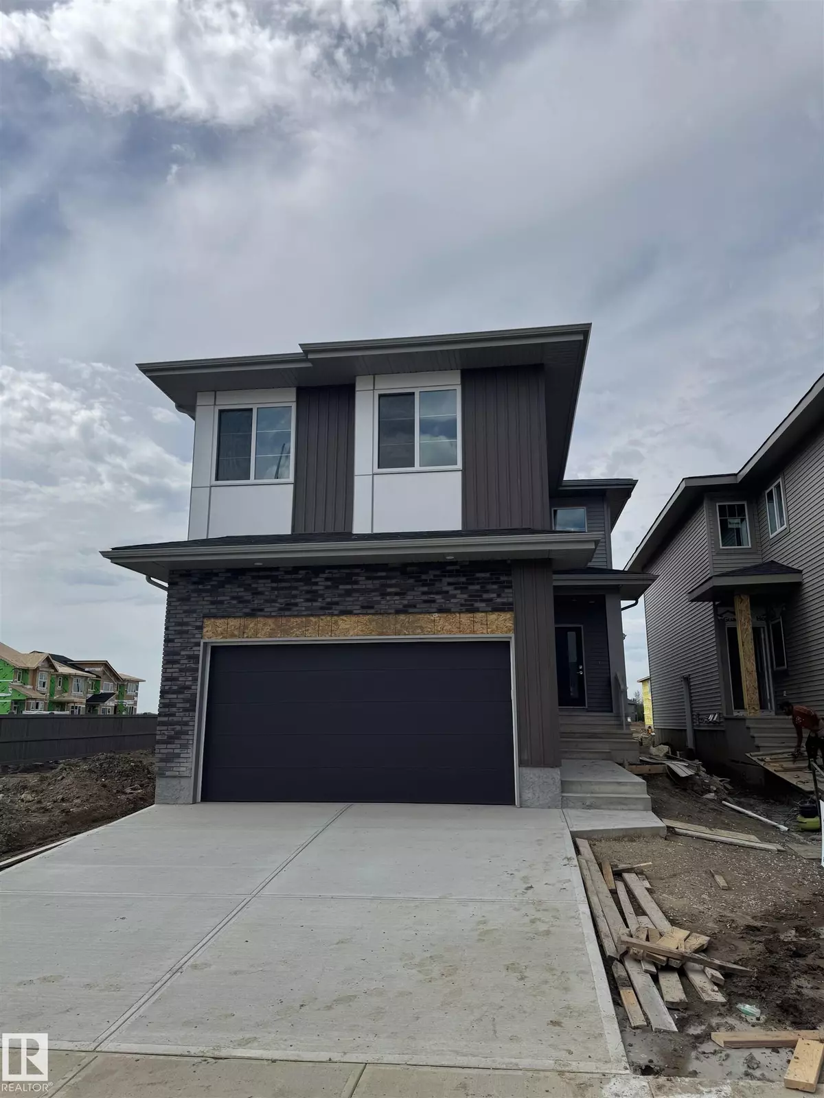 Edmonton, AB T6M 2M7,2508 210 ST NW