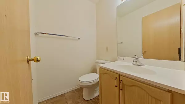 Edmonton, AB T6L 6H5,#31 3520 60 ST NW