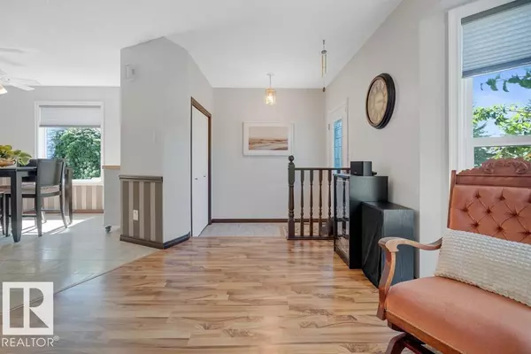 Edmonton, AB T6L 6P3,733 JOHNS RD NW