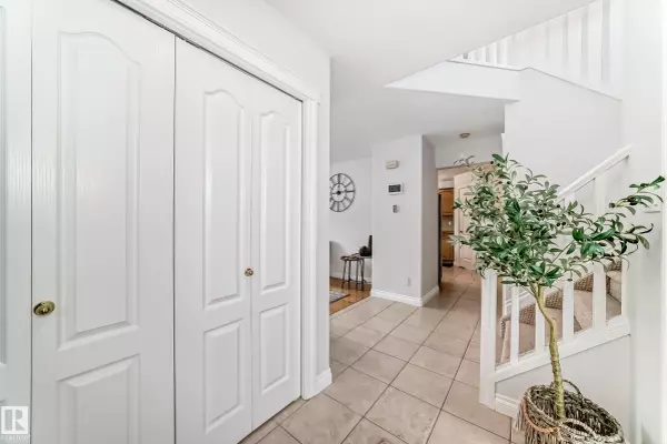 Edmonton, AB T5X 6G4,183 Castle DR NW