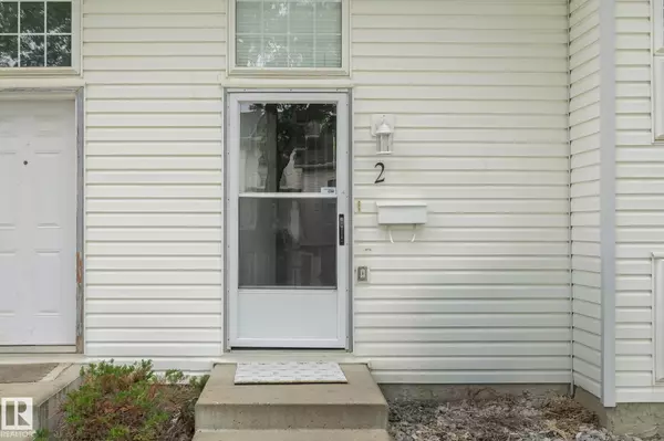 Edmonton, AB T6L 6X3,#2 3311 58 ST NW