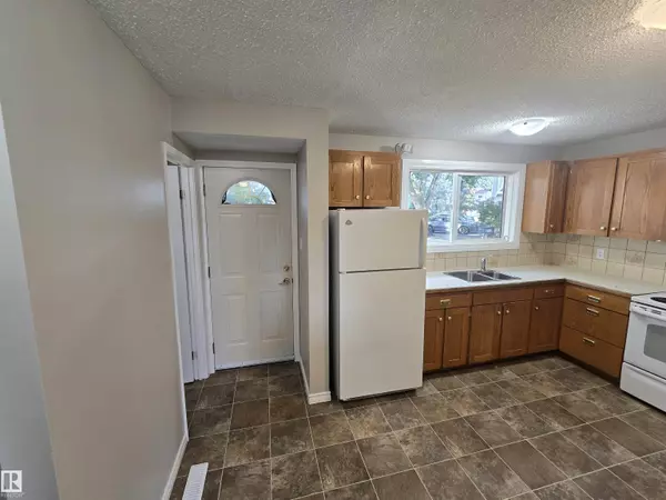 Edmonton, AB T5A 3K8,137 Habitat CR NW