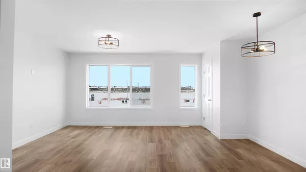 Edmonton, AB T5Y 4G1,645 176 AV NE