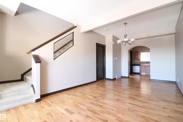 Edmonton, AB T5A 5B7,5106 146 AV NW