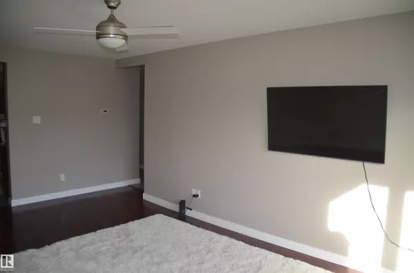 Edmonton, AB T5K 0S3,#301 11325 103 AV NW