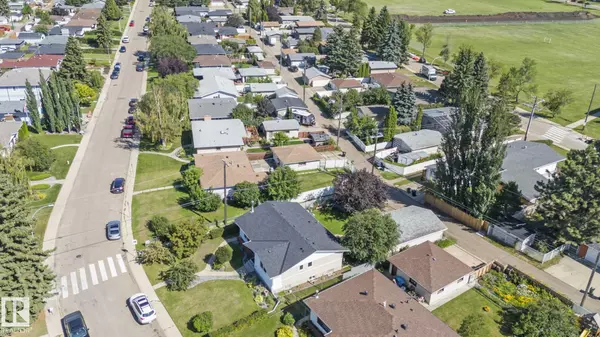Edmonton, AB T6B 0Y9,6607 94A AV NW