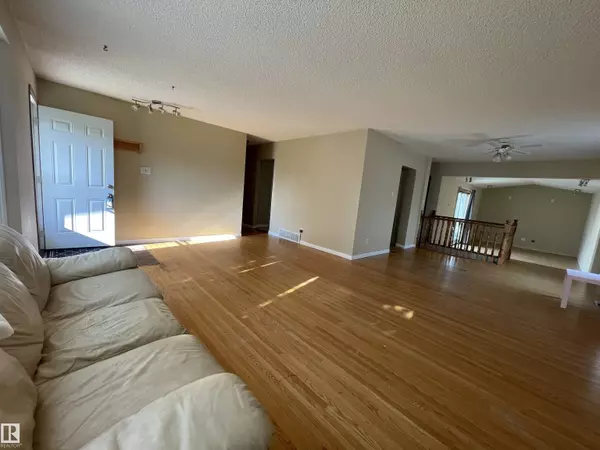 Edmonton, AB T6J 1N6,4331 114A ST NW