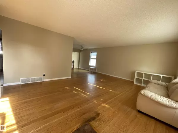 Edmonton, AB T6J 1N6,4331 114A ST NW