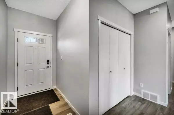 Edmonton, AB T5Y 3Z8,17512 47 ST NW