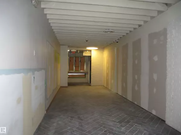 Edmonton, AB T6E 2A4,10556A 82 AV NW