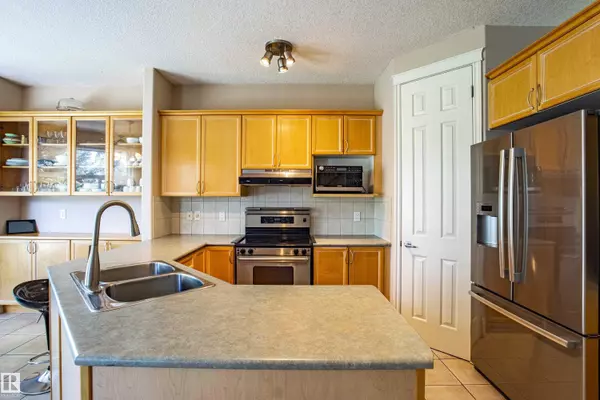 Edmonton, AB T6R 2T8,387 HEATH RD NW