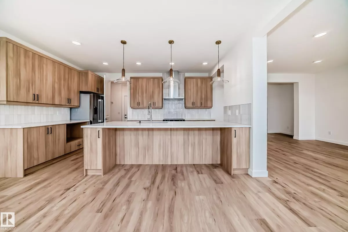Edmonton, AB T6W 4V9,5727 KOOTOOK WY SW