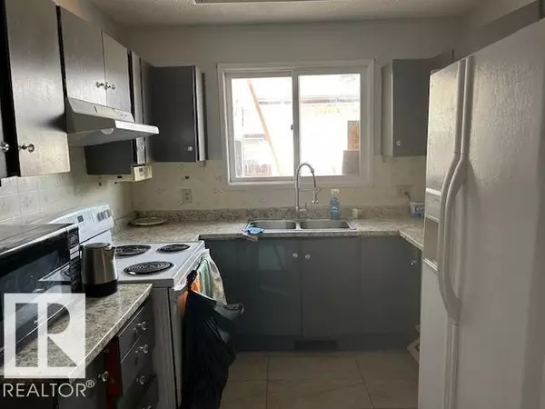 Edmonton, AB T5A 4E4,135 HUMBERSTONE RD NW