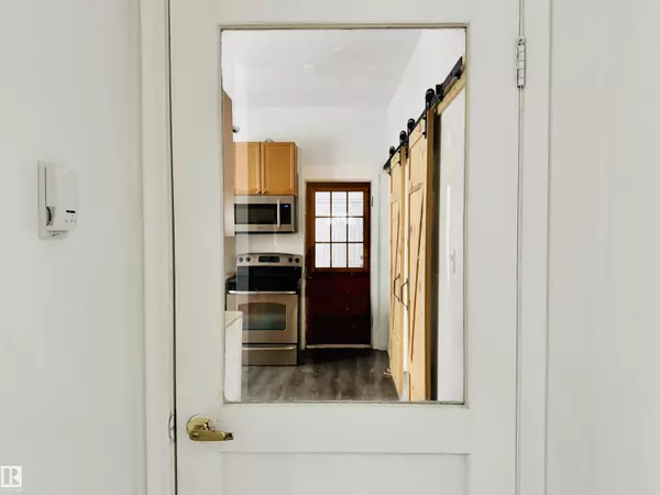 Edmonton, AB T5B 2R6,11414 81 ST NW