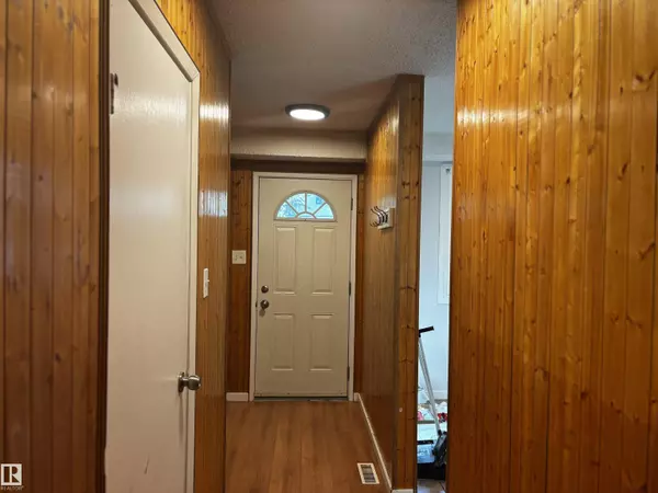 Edmonton, AB T5A 3N5,5446 144B AV NW