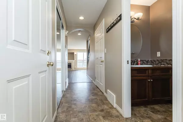 Morinville, AB T8R 1V9,9906 102 AV
