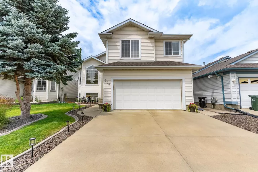 200 FORREST DR, Sherwood Park, AB T8A 6A9