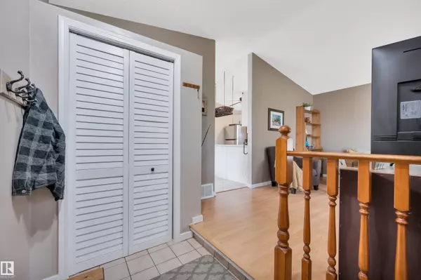 Edmonton, AB T6L 5S5,3507 41 AV NW