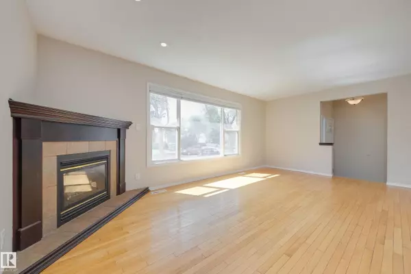 Edmonton, AB T6C 0H1,8536 75 AV NW