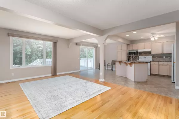 Edmonton, AB T5T 5Z8,8823 188 ST NW