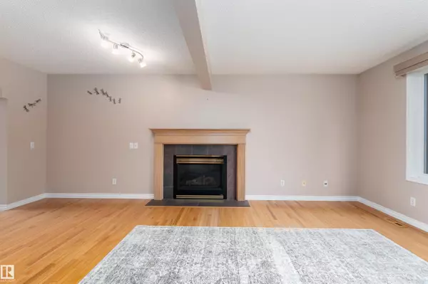 Edmonton, AB T5T 5Z8,8823 188 ST NW