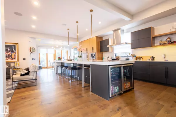 Edmonton, AB T5R 5A8,14027 91A AV NW