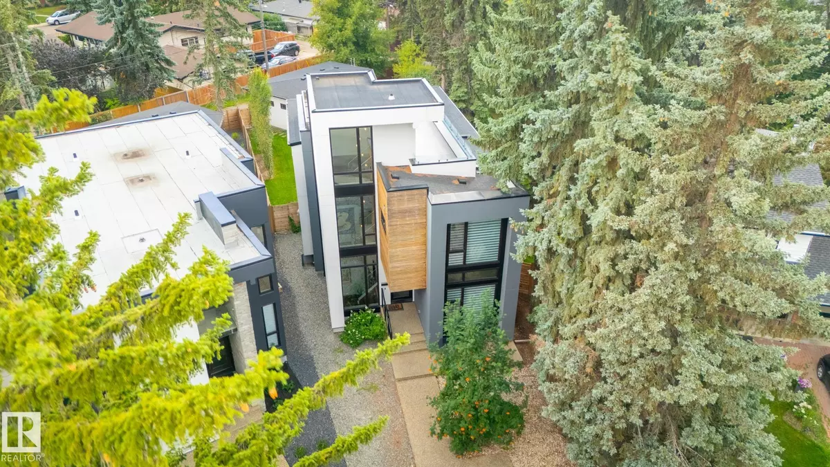 Edmonton, AB T5R 5A8,14027 91A AV NW