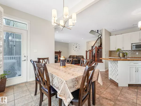 Edmonton, AB T6M 3A1,1024 HOPE RD NW