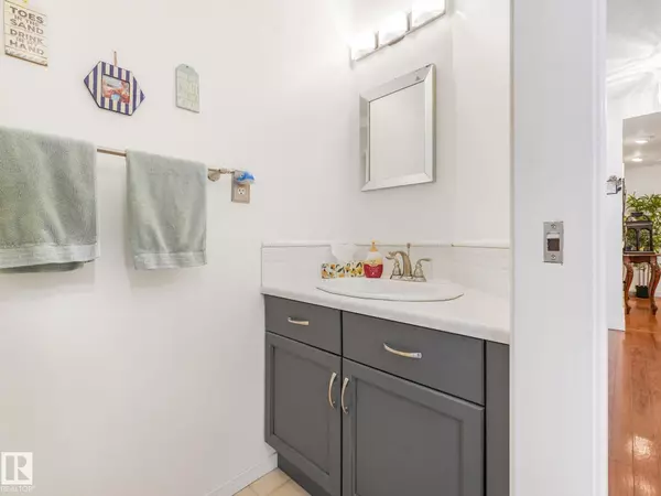 Edmonton, AB T6L 6K4,#37 2911 36 ST NW