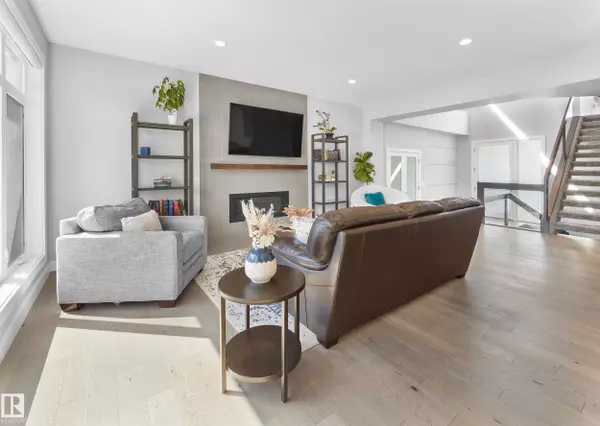 Edmonton, AB T6W 3R9,2250 KELLY CR SW