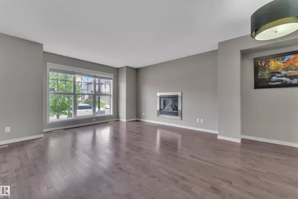 Edmonton, AB T6X 1V5,5239 20 AV SW