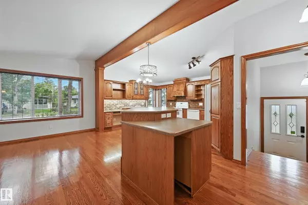 Fort Saskatchewan, AB T8L 1W3,9404 SHERRIDON