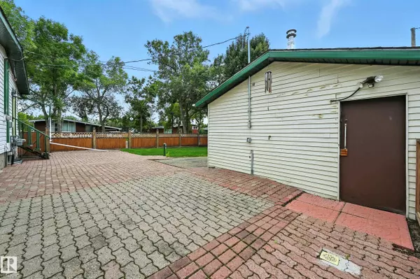 Fort Saskatchewan, AB T8L 1W3,9404 SHERRIDON