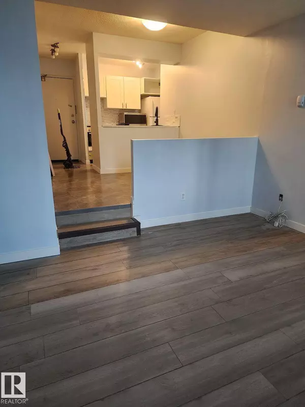 Edmonton, AB T5K 2L2,#207 10160 114 ST NW