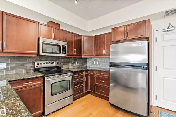 #702 10303 111 ST NW, Edmonton, AB T5K 0C6